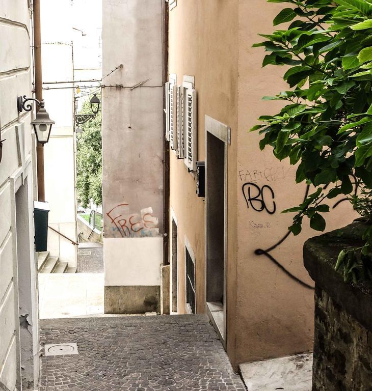Casa Vacanze All'Angolo Triest Exterior foto